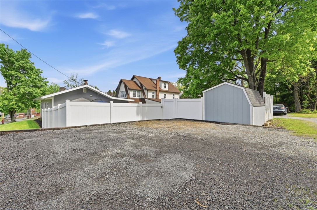 304 Center St