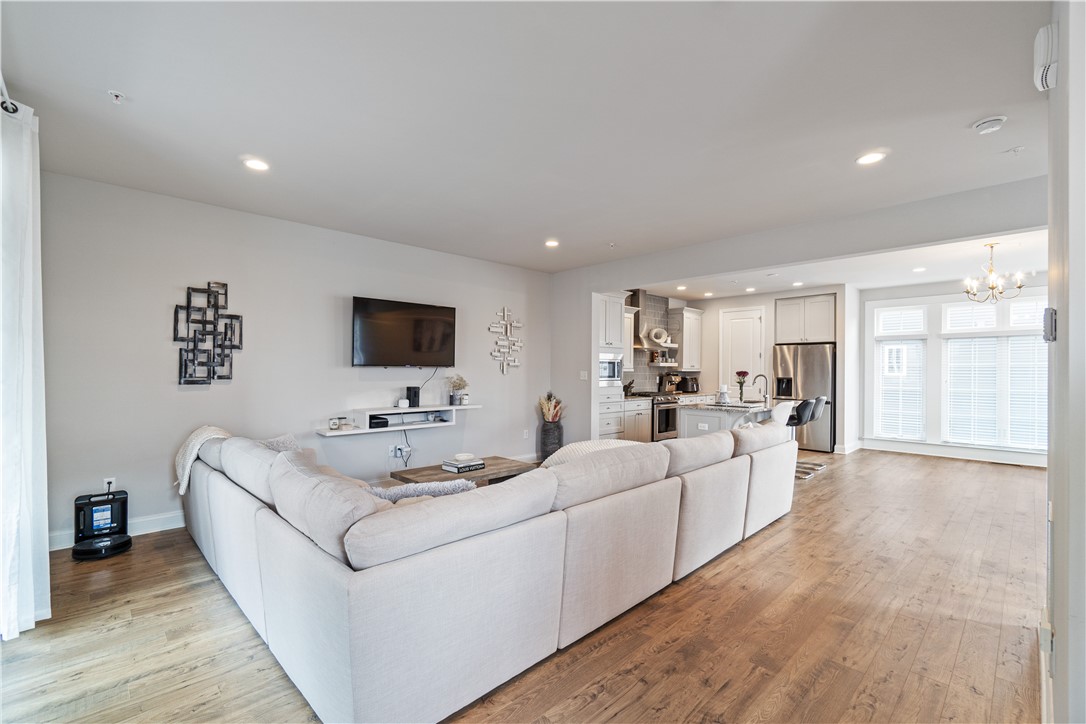 314 Harlequin St