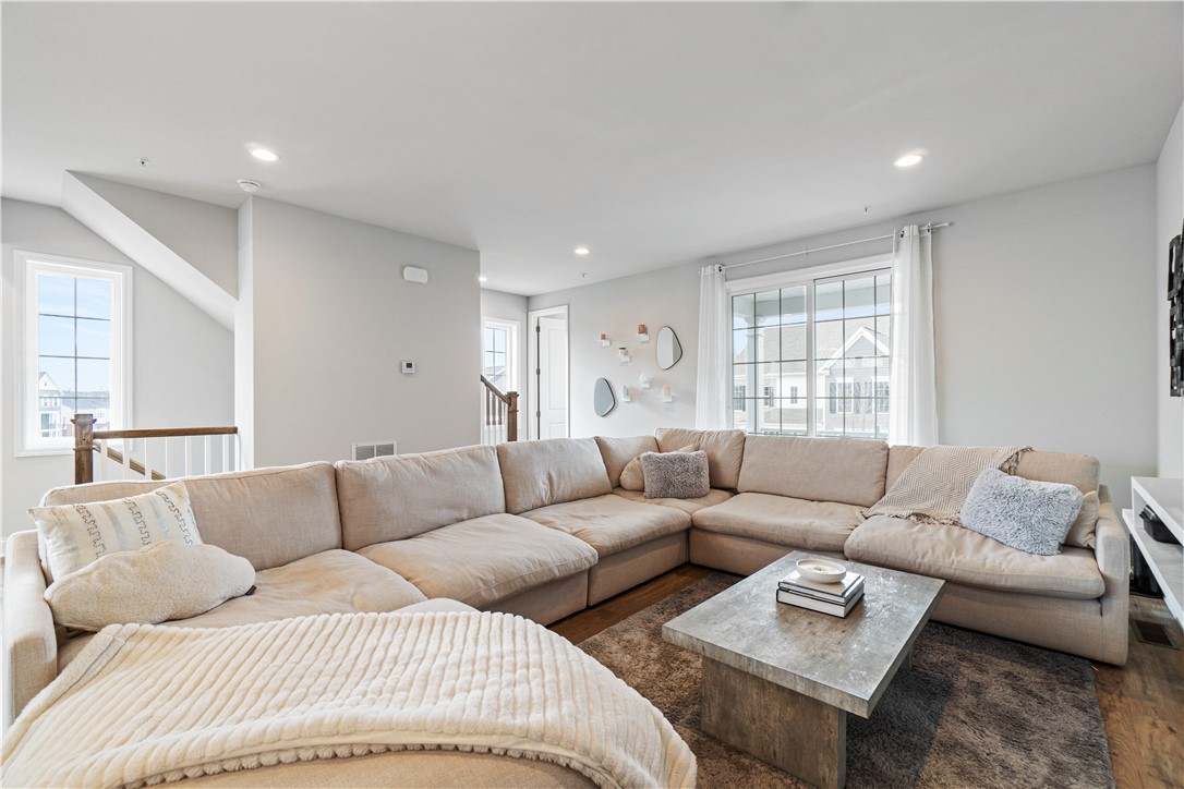 314 Harlequin St