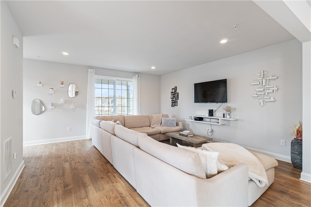 314 Harlequin St