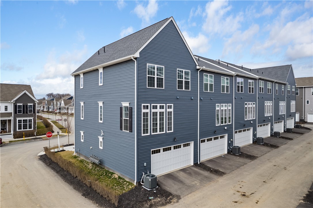 314 Harlequin St