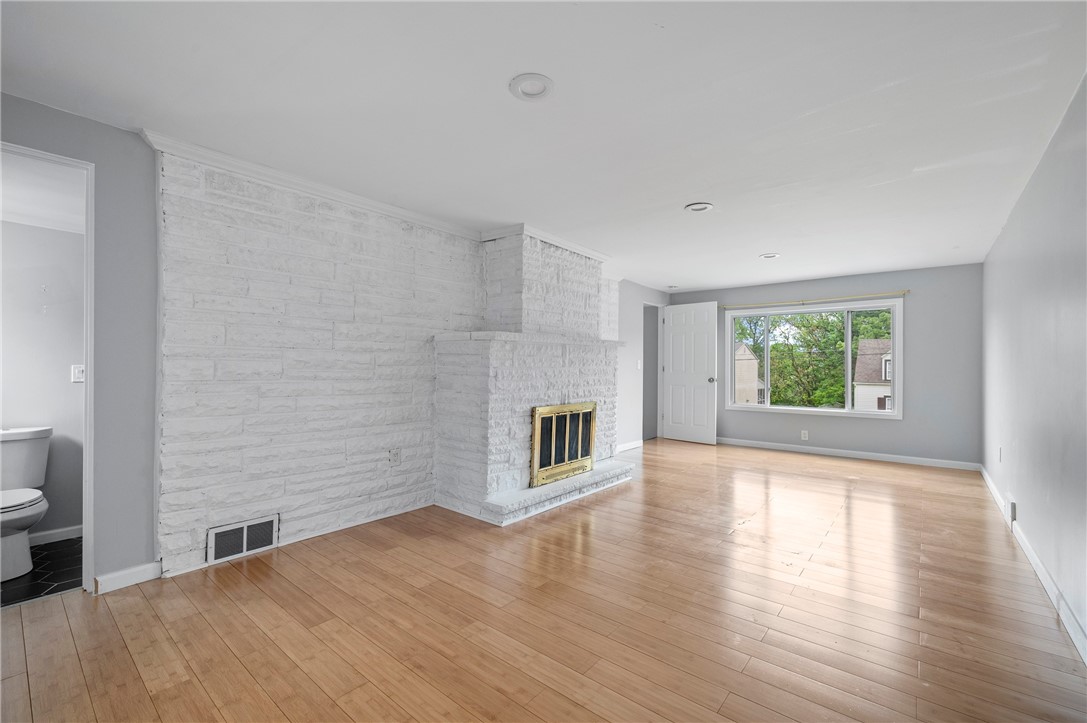 126 8th Ave