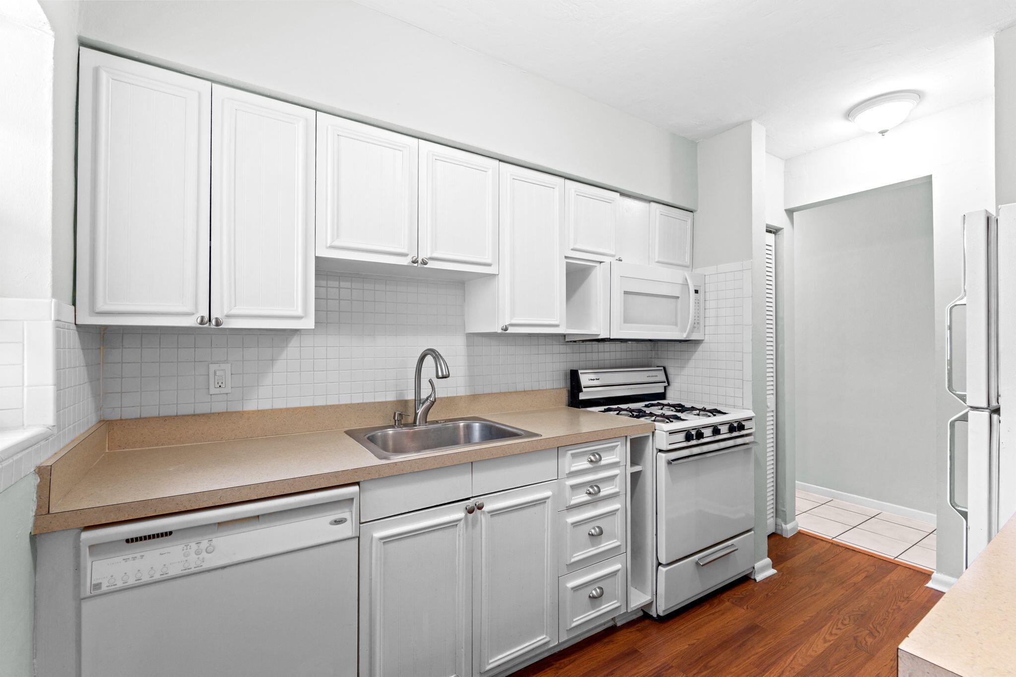 1439 W Broome Street