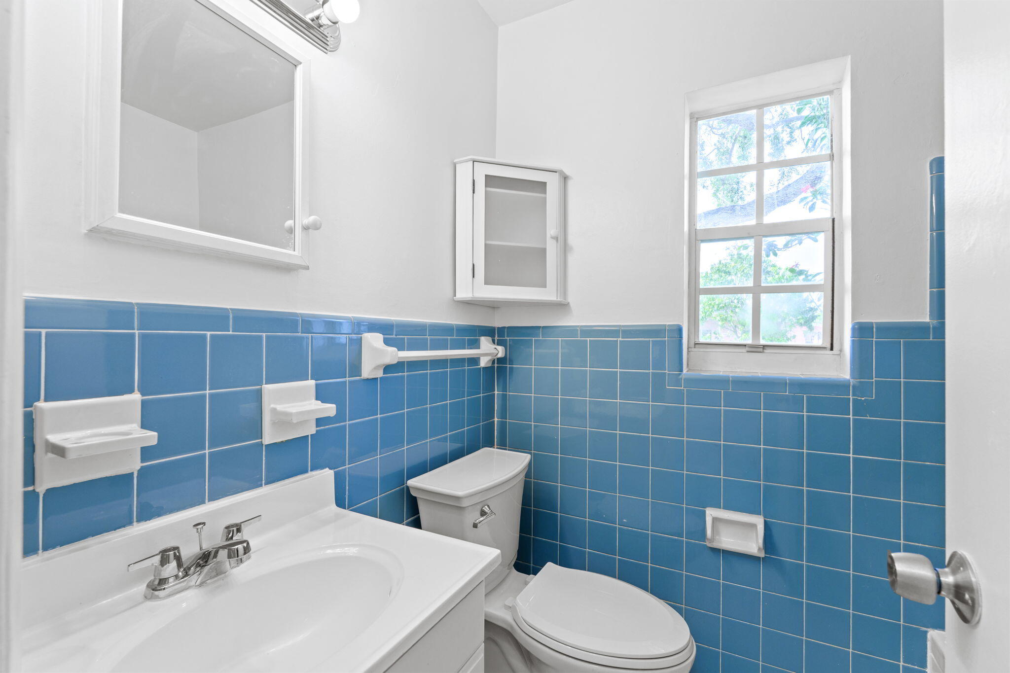 1439 W Broome Street