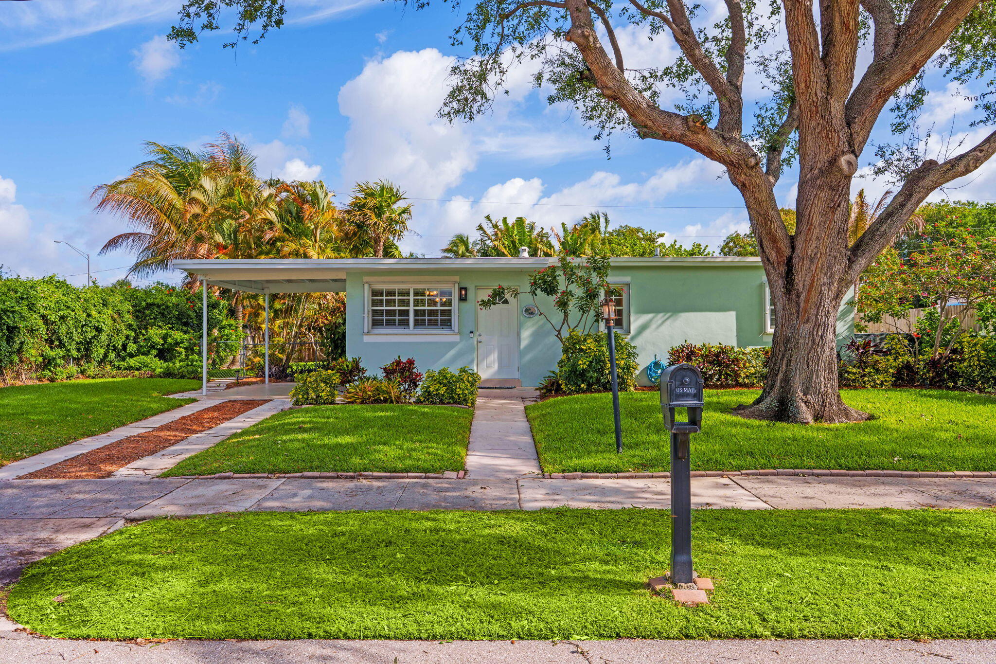 1439 W Broome Street