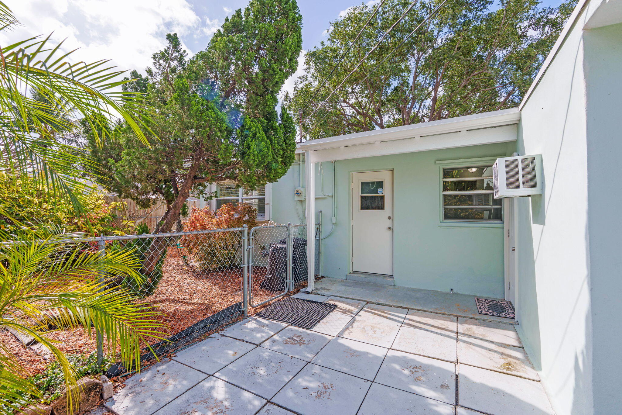 1439 W Broome Street