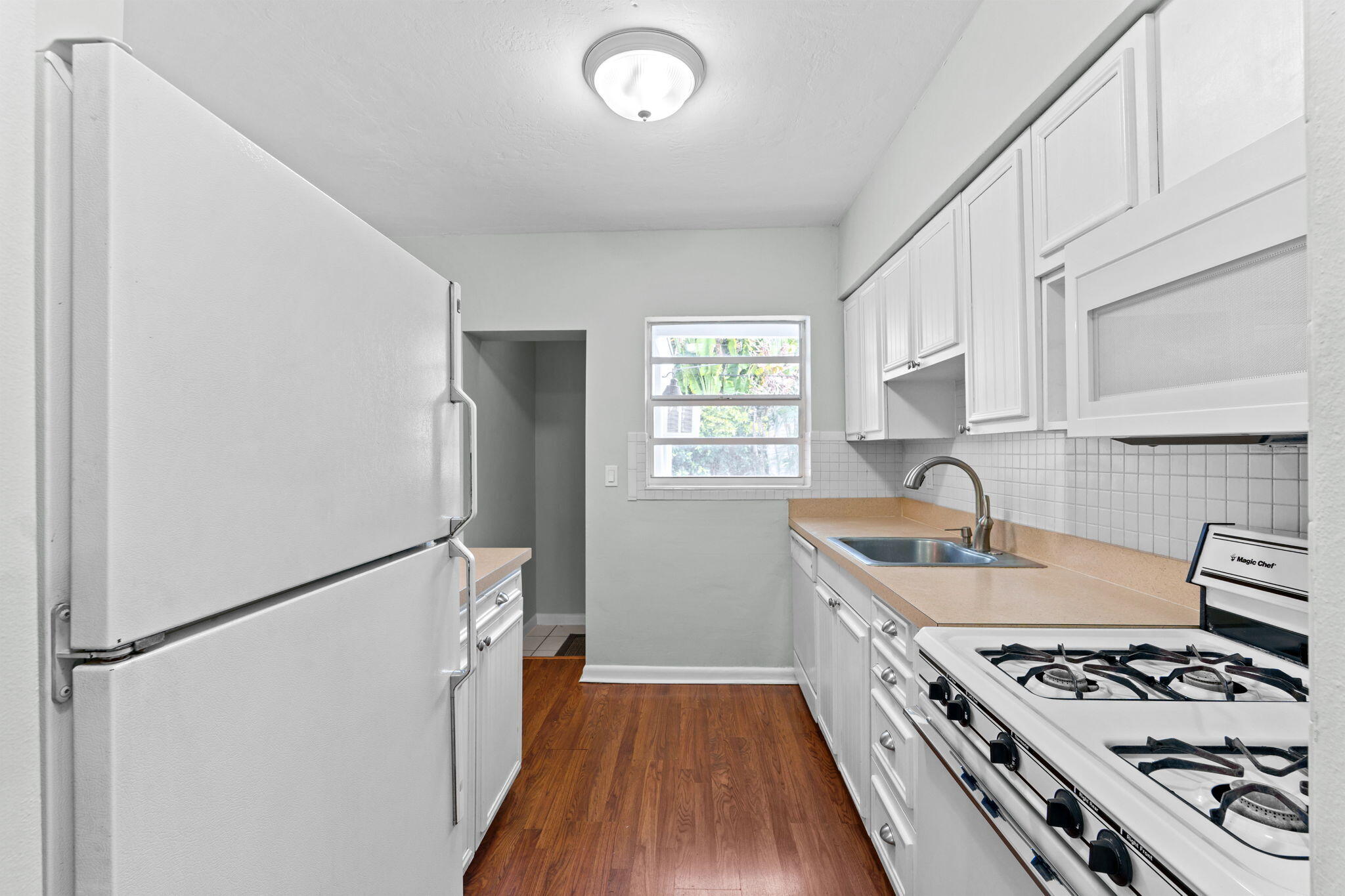 1439 W Broome Street