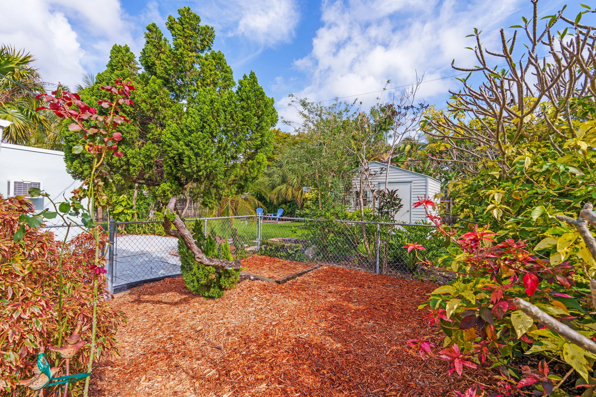 1439 W Broome Street