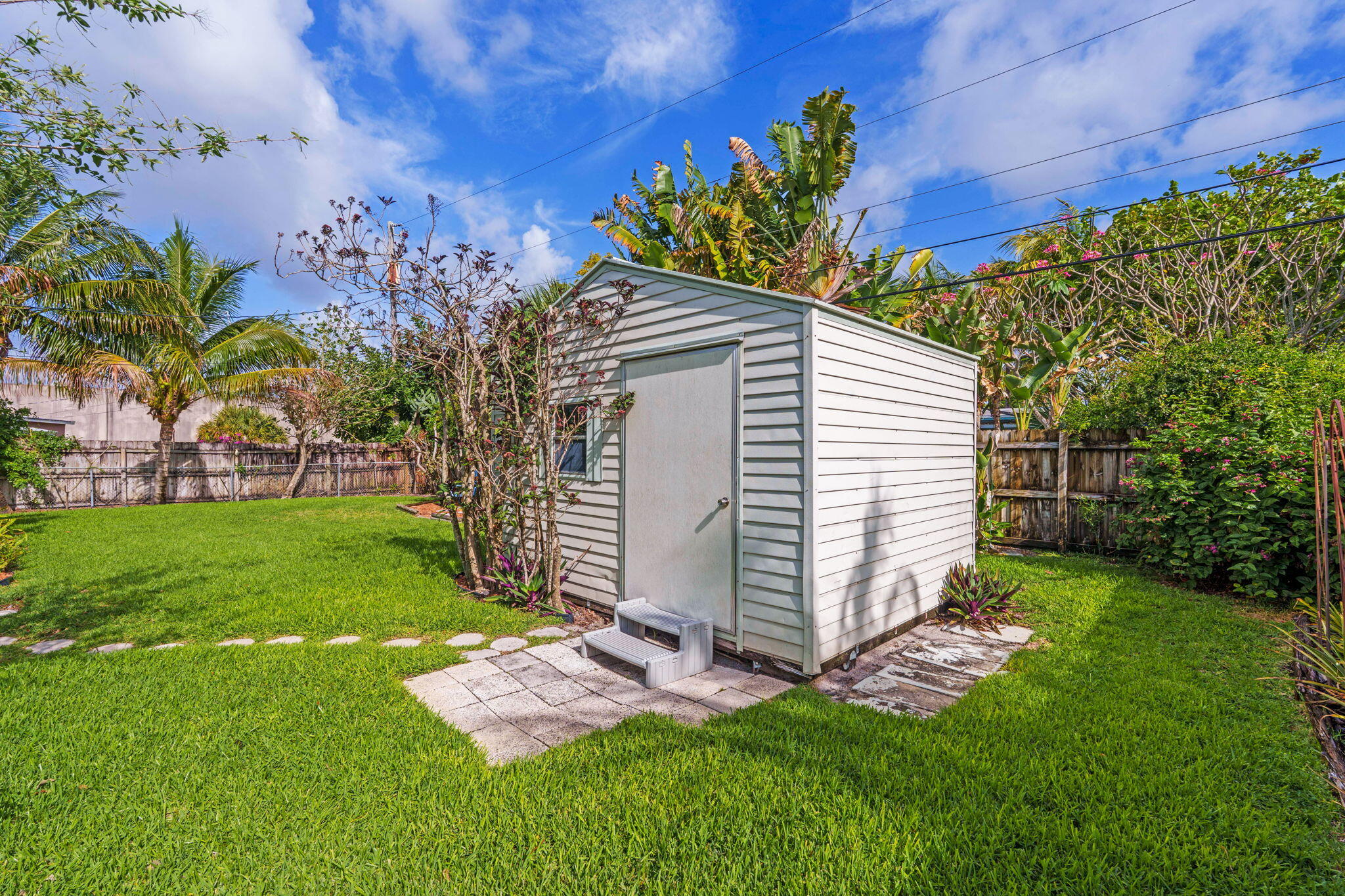 1439 W Broome Street