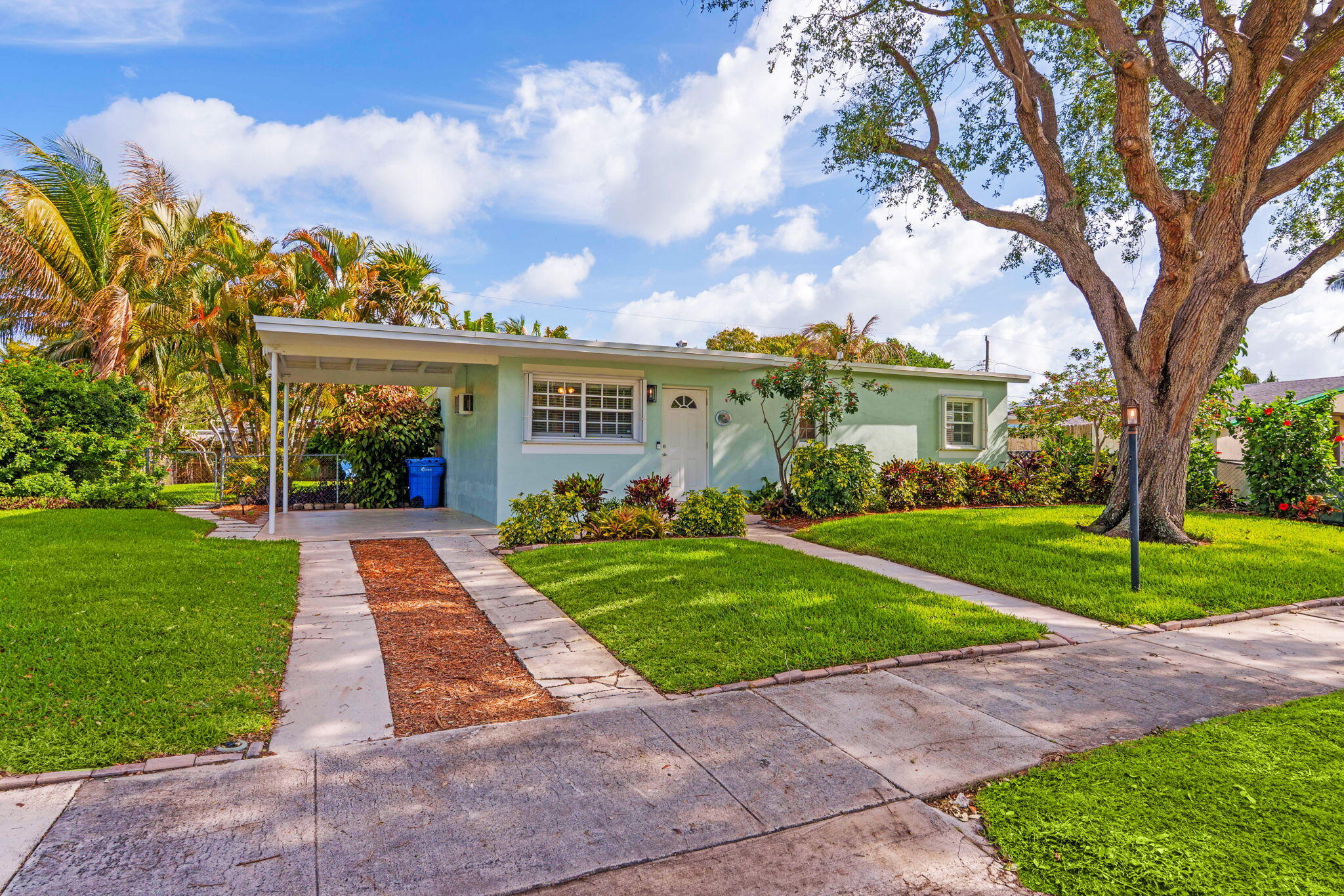 1439 W Broome Street