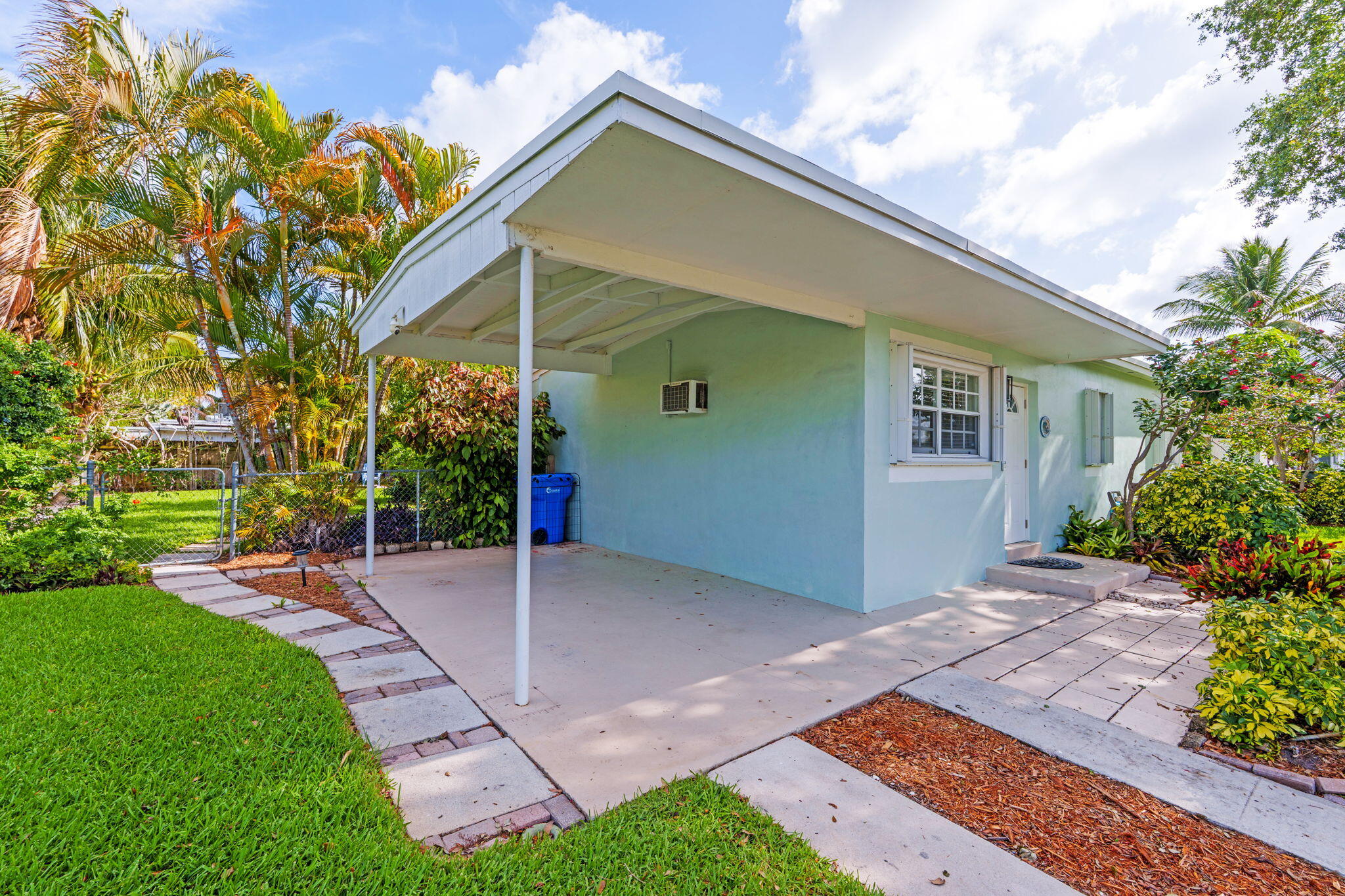 1439 W Broome Street