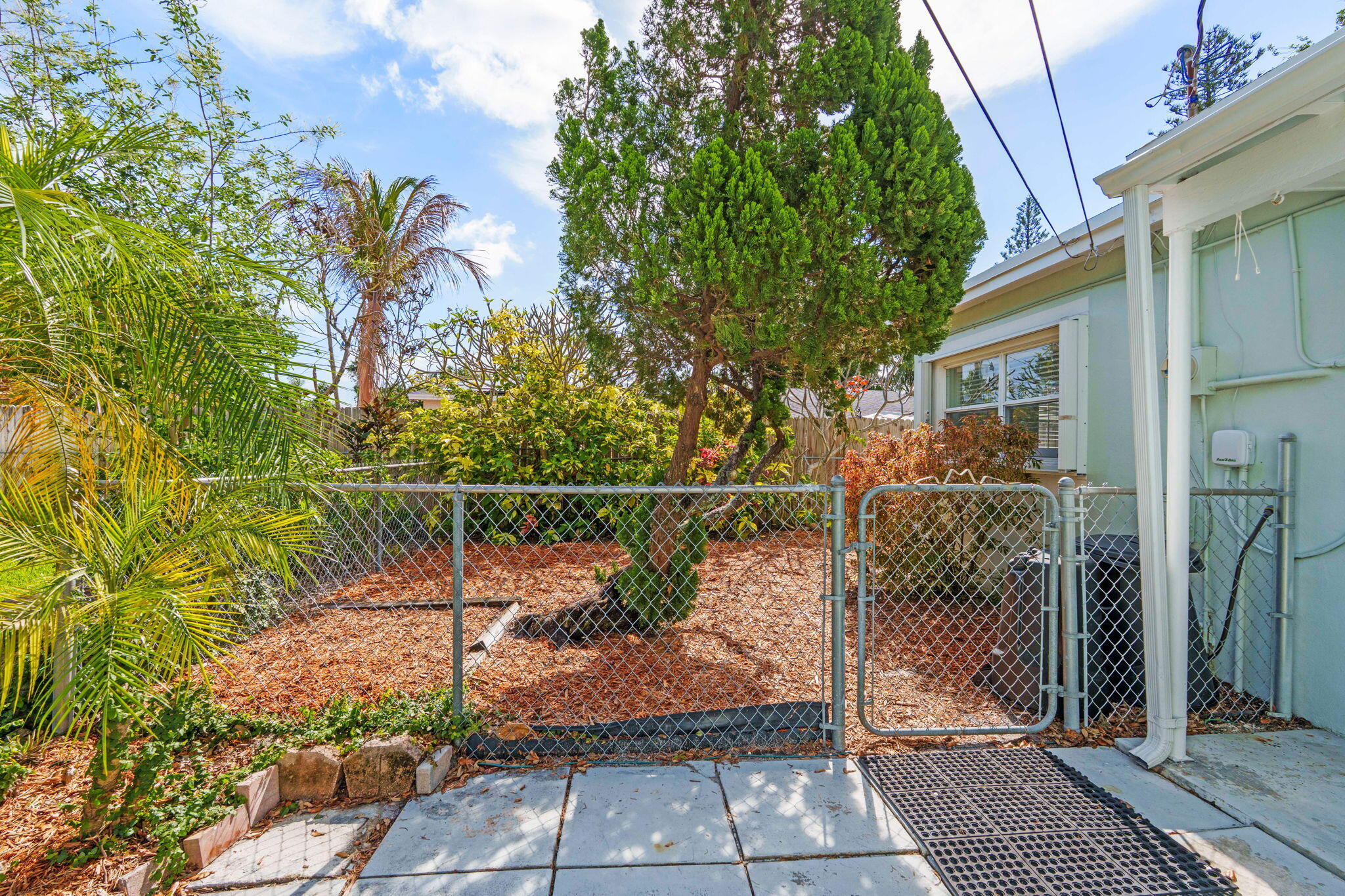 1439 W Broome Street