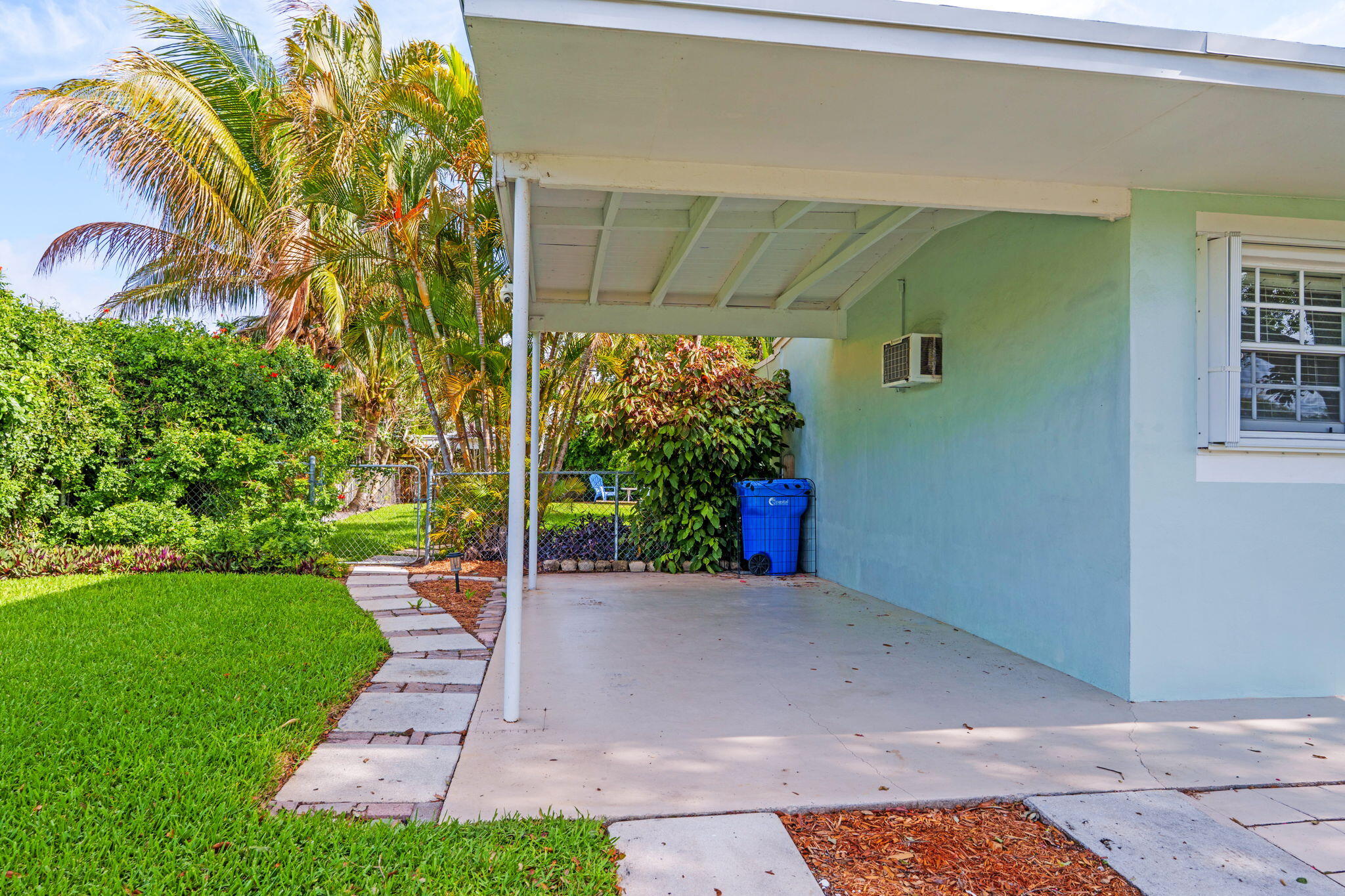 1439 W Broome Street