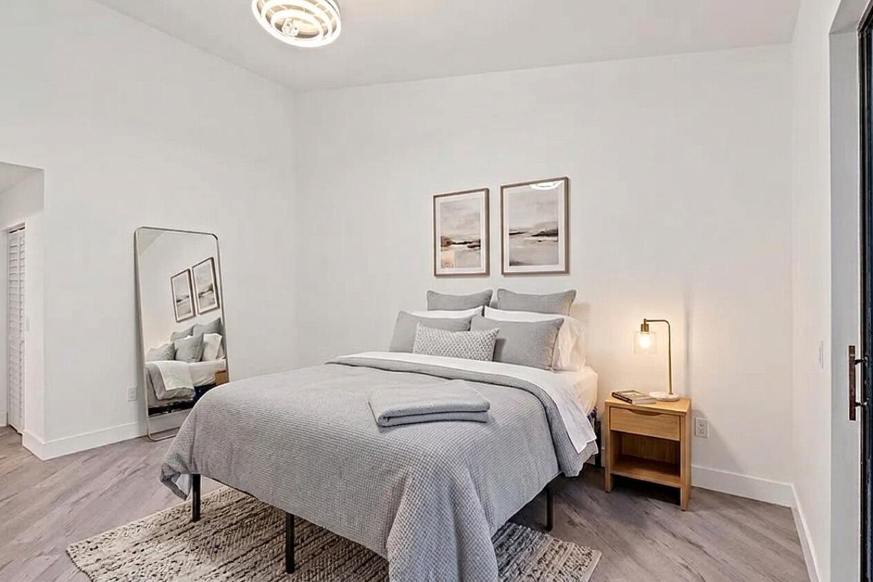 5131 Europa Drive I