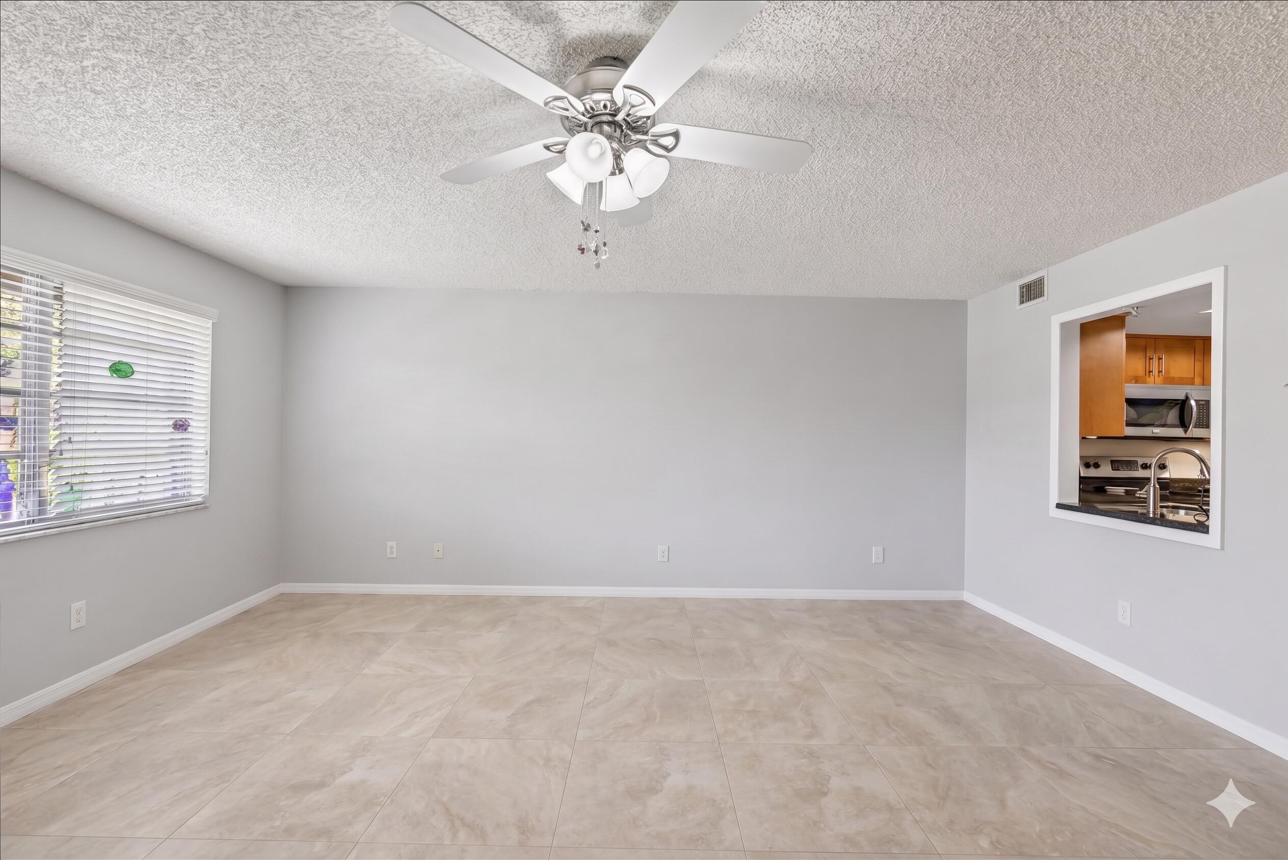 1821 NE 40th Court 305