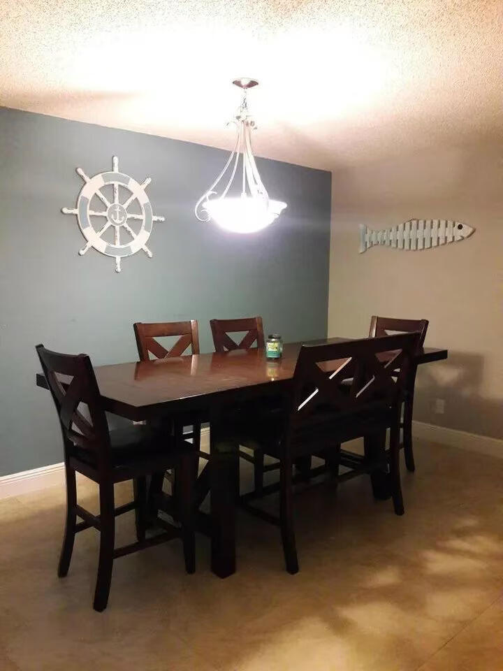 1821 NE 40th Court 305