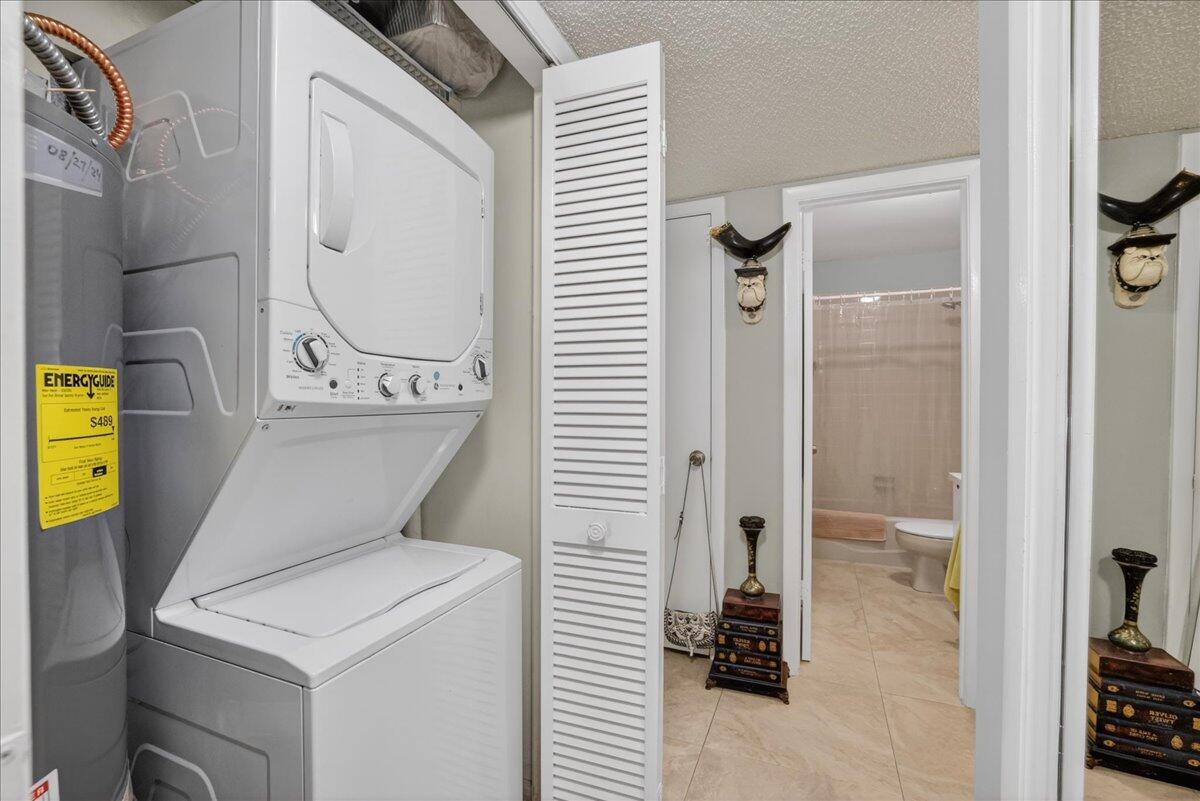 1821 NE 40th Court 305