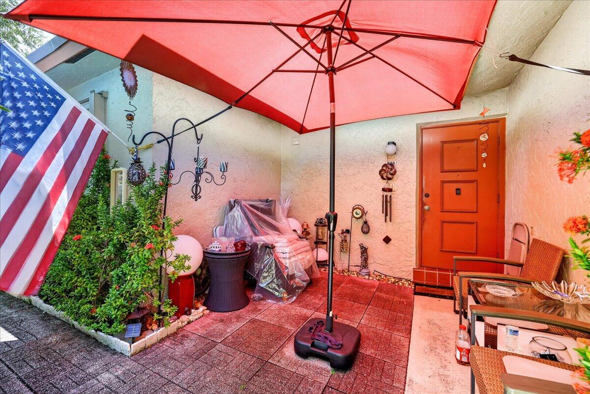 1821 NE 40th Court 305