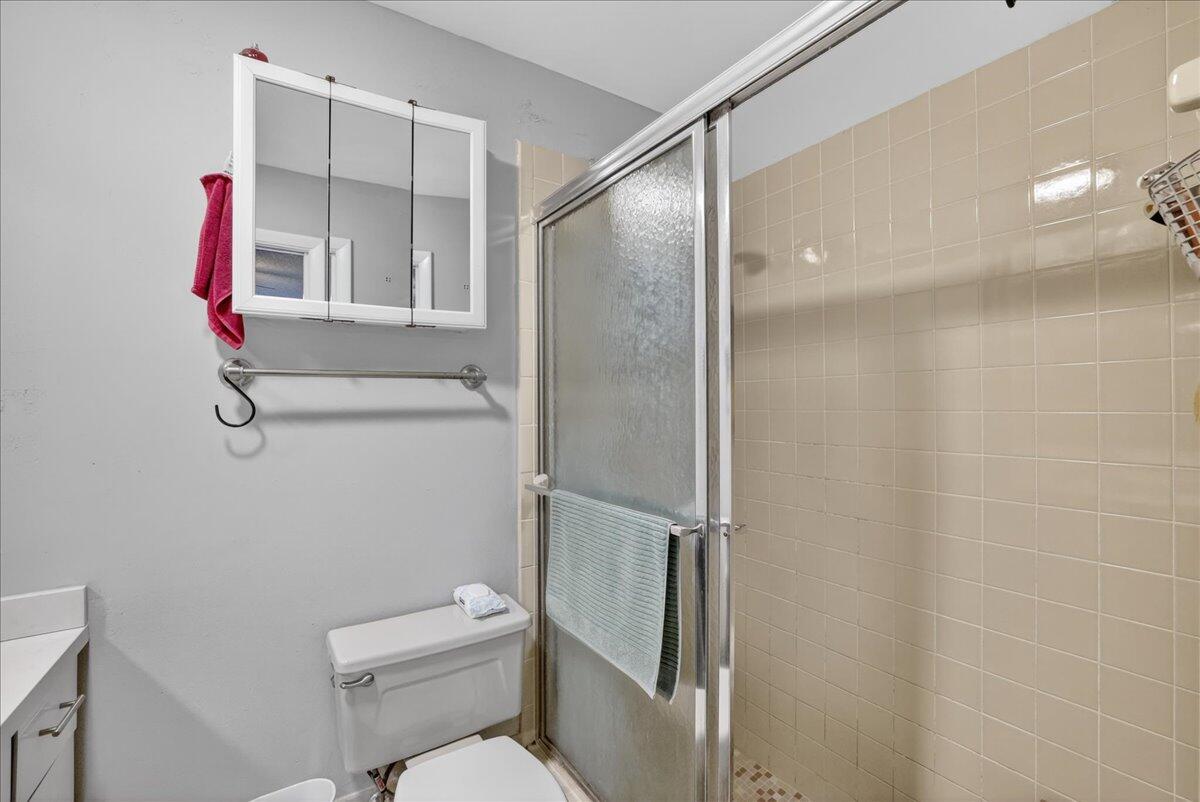 1821 NE 40th Court 305