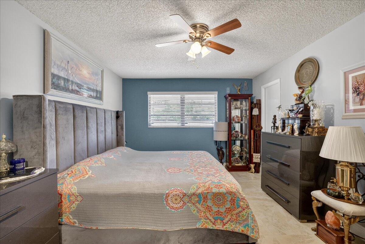 1821 NE 40th Court 305