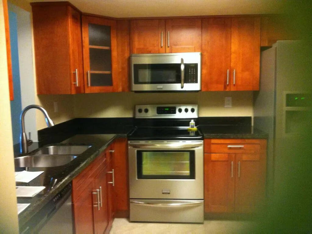 1821 NE 40th Court 305