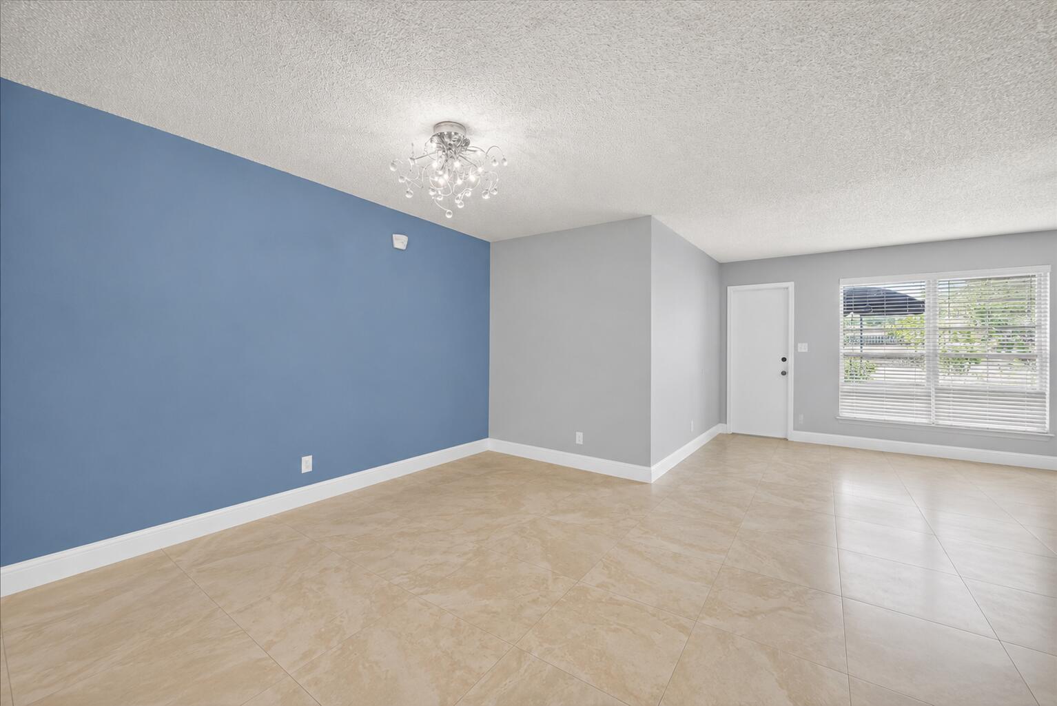 1821 NE 40th Court 305