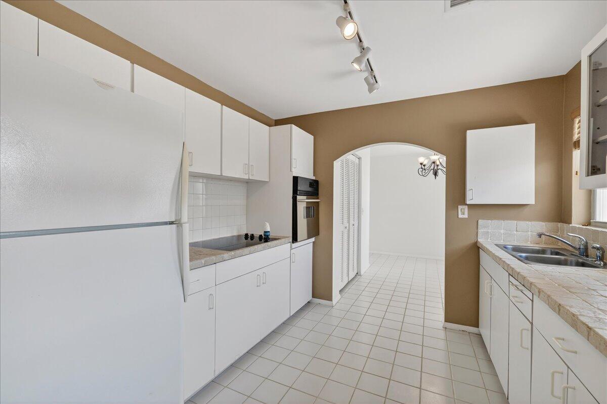 1016 N 16th Avenue 3