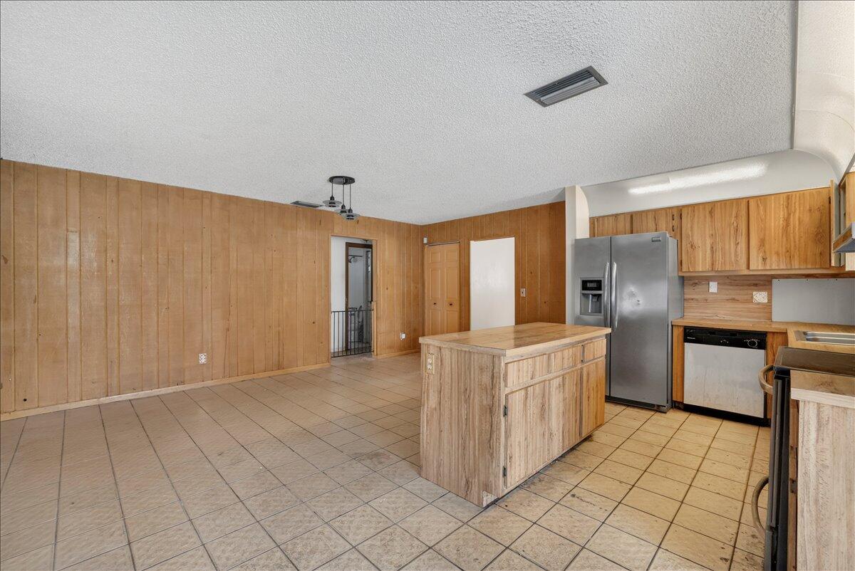 4240 NW 74th Avenue