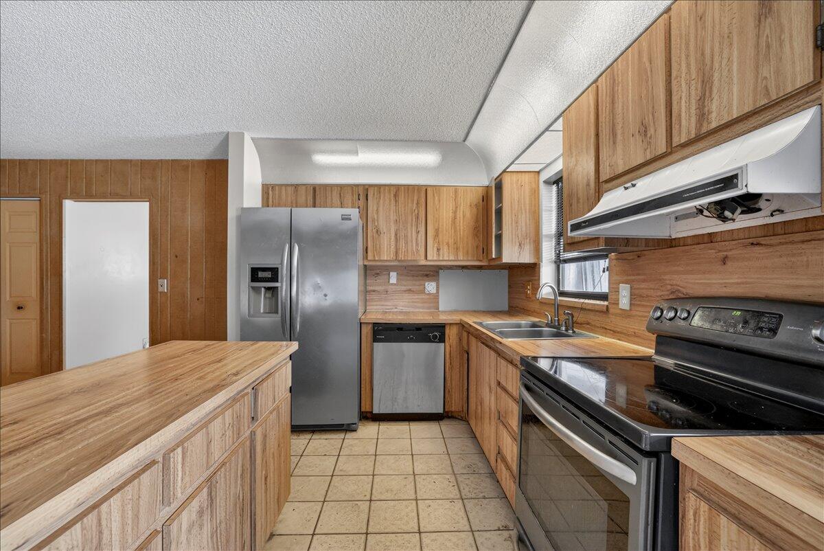 4240 NW 74th Avenue