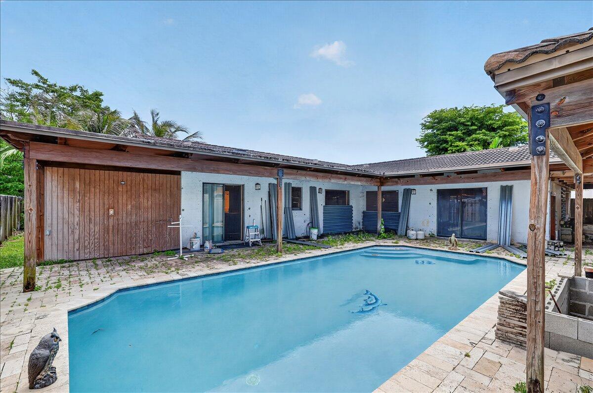 4240 NW 74th Avenue