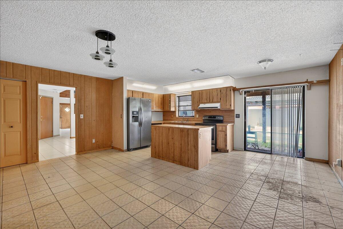 4240 NW 74th Avenue