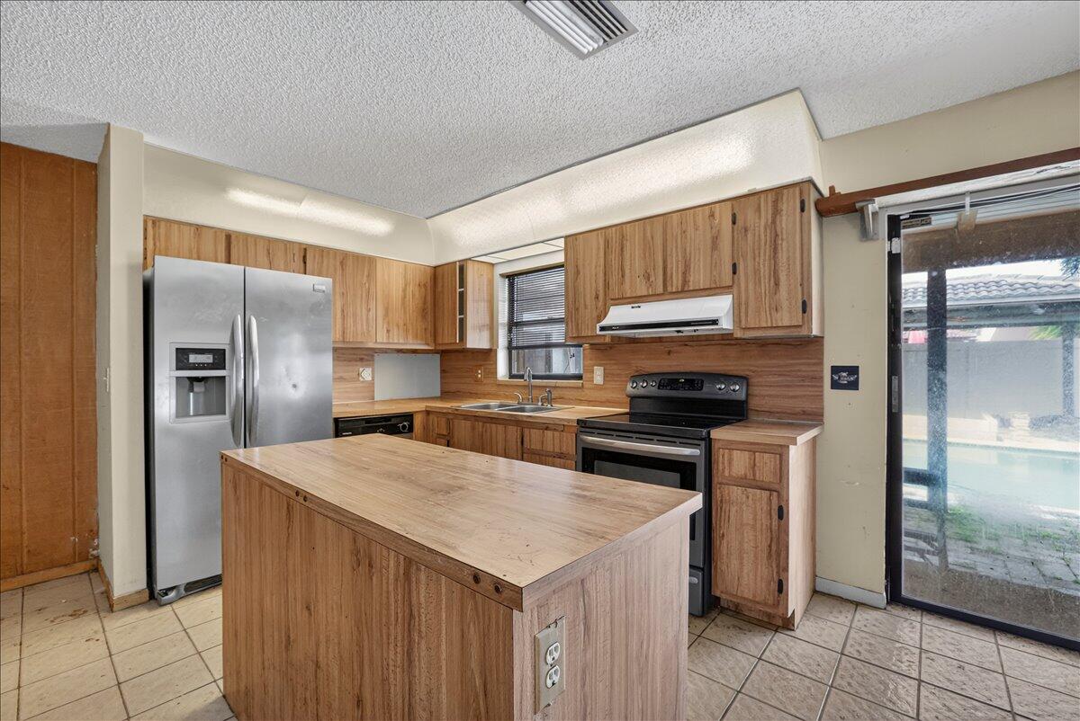 4240 NW 74th Avenue