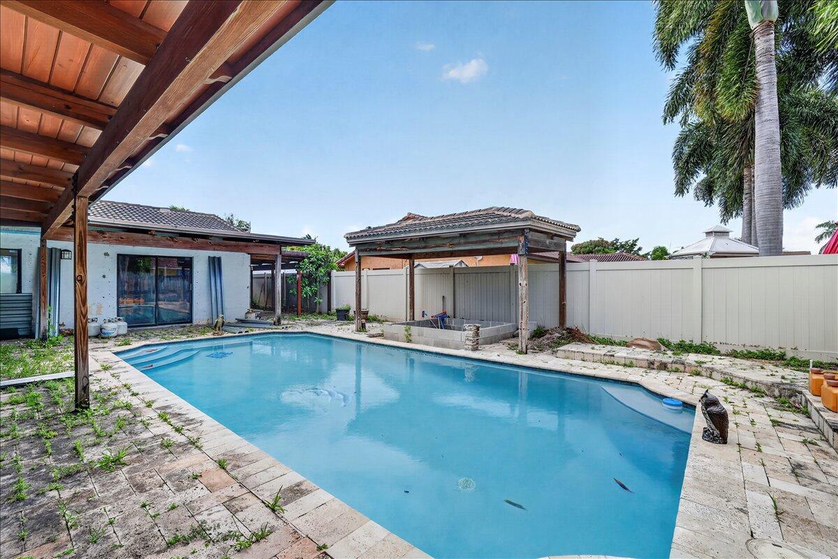 4240 NW 74th Avenue