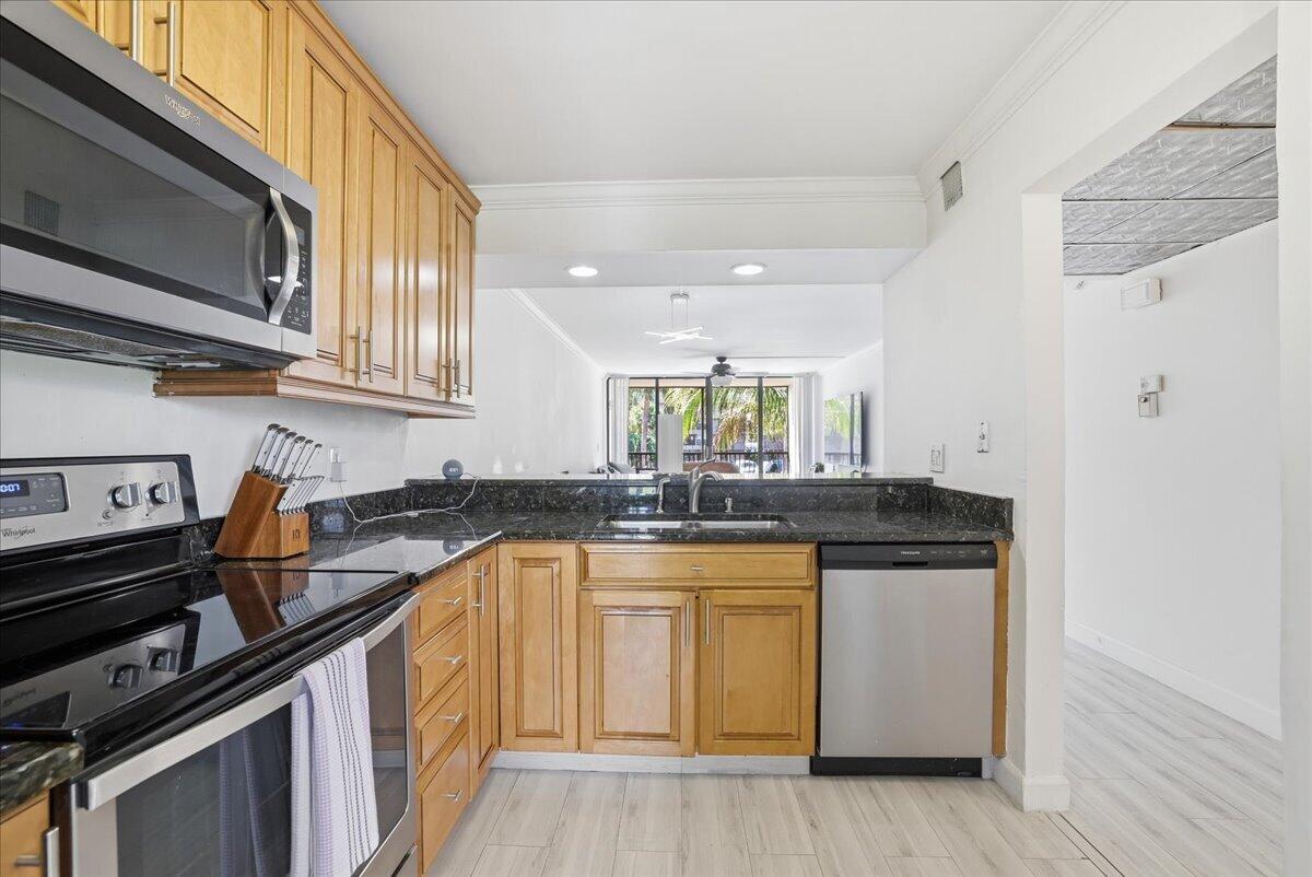 16 Royal Palm Way 2050