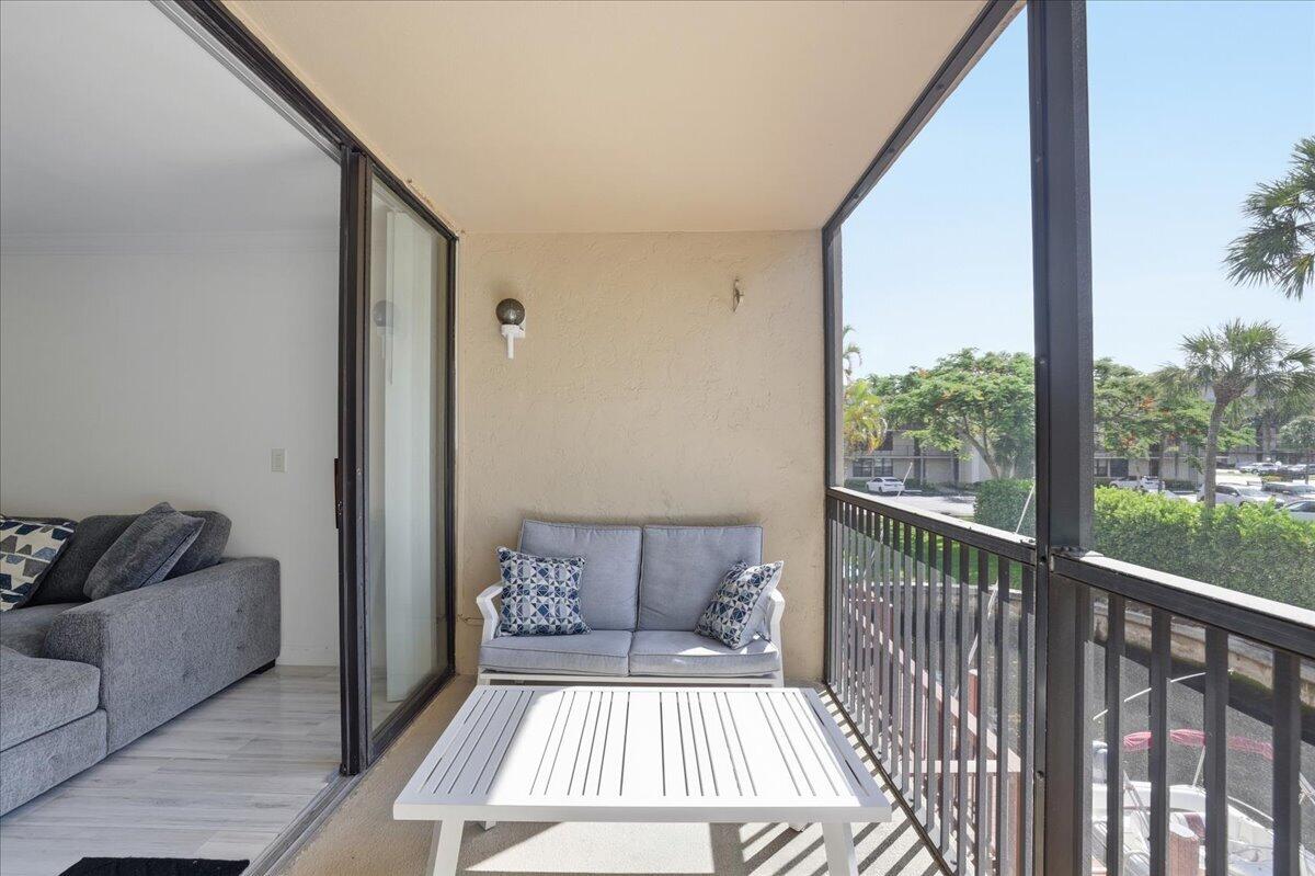 16 Royal Palm Way 2050