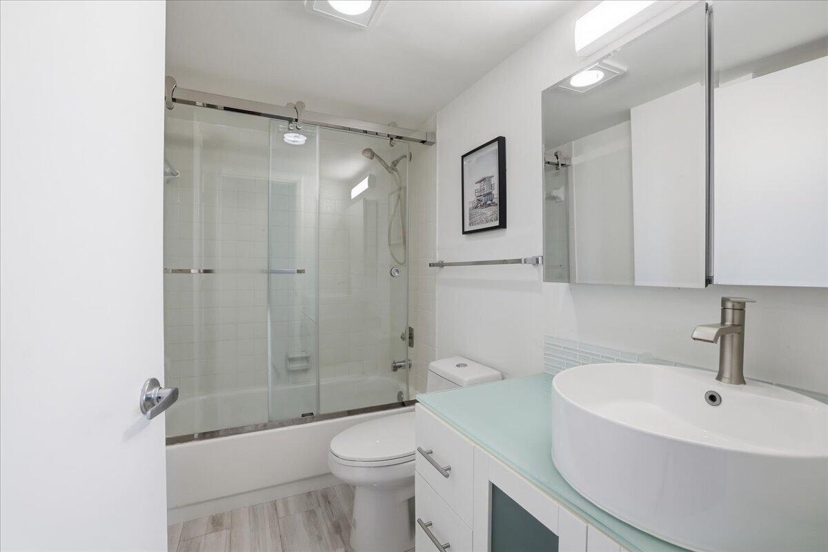 16 Royal Palm Way 2050