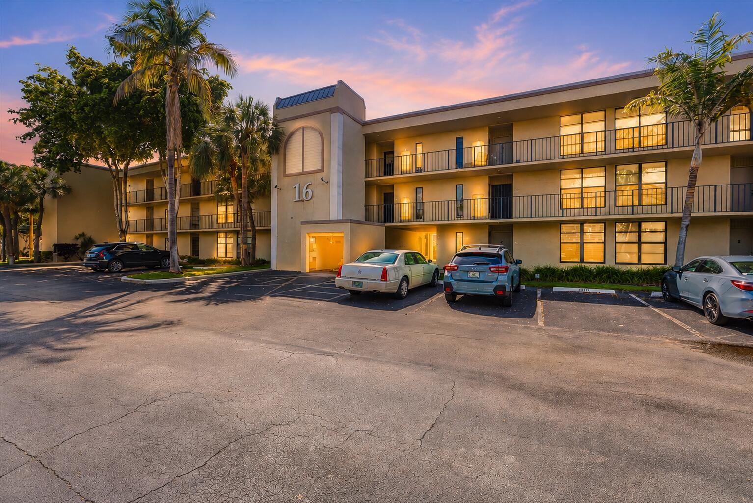 16 Royal Palm Way 2050