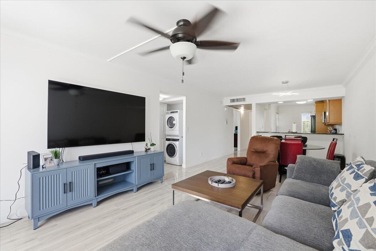 16 Royal Palm Way 2050