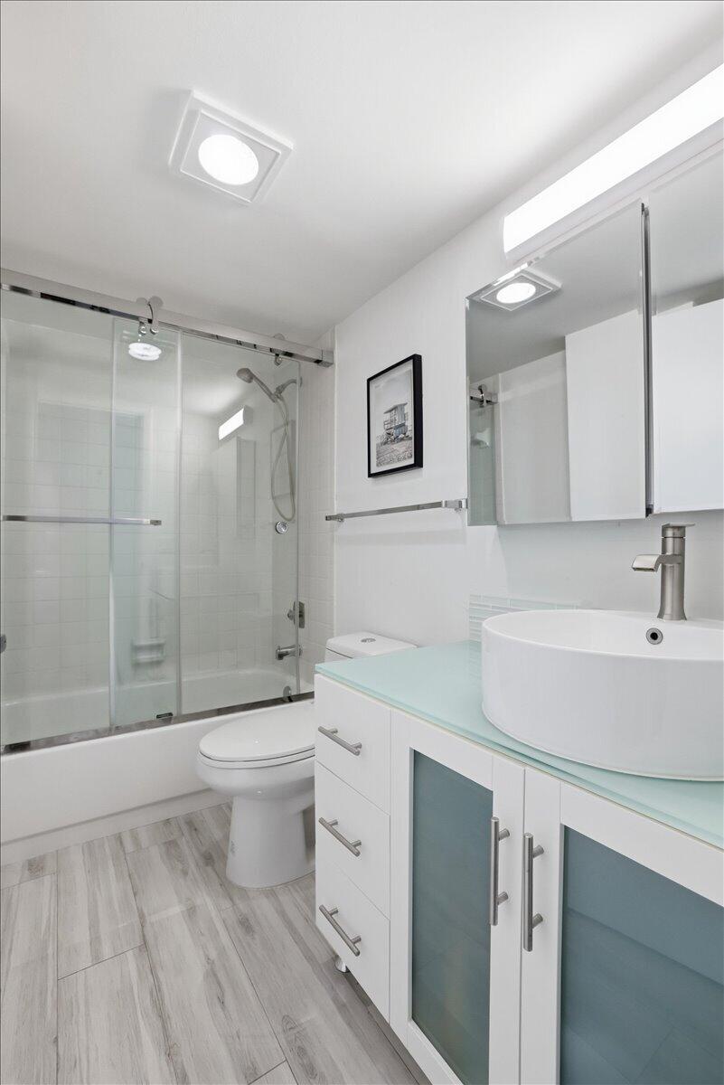 16 Royal Palm Way 2050