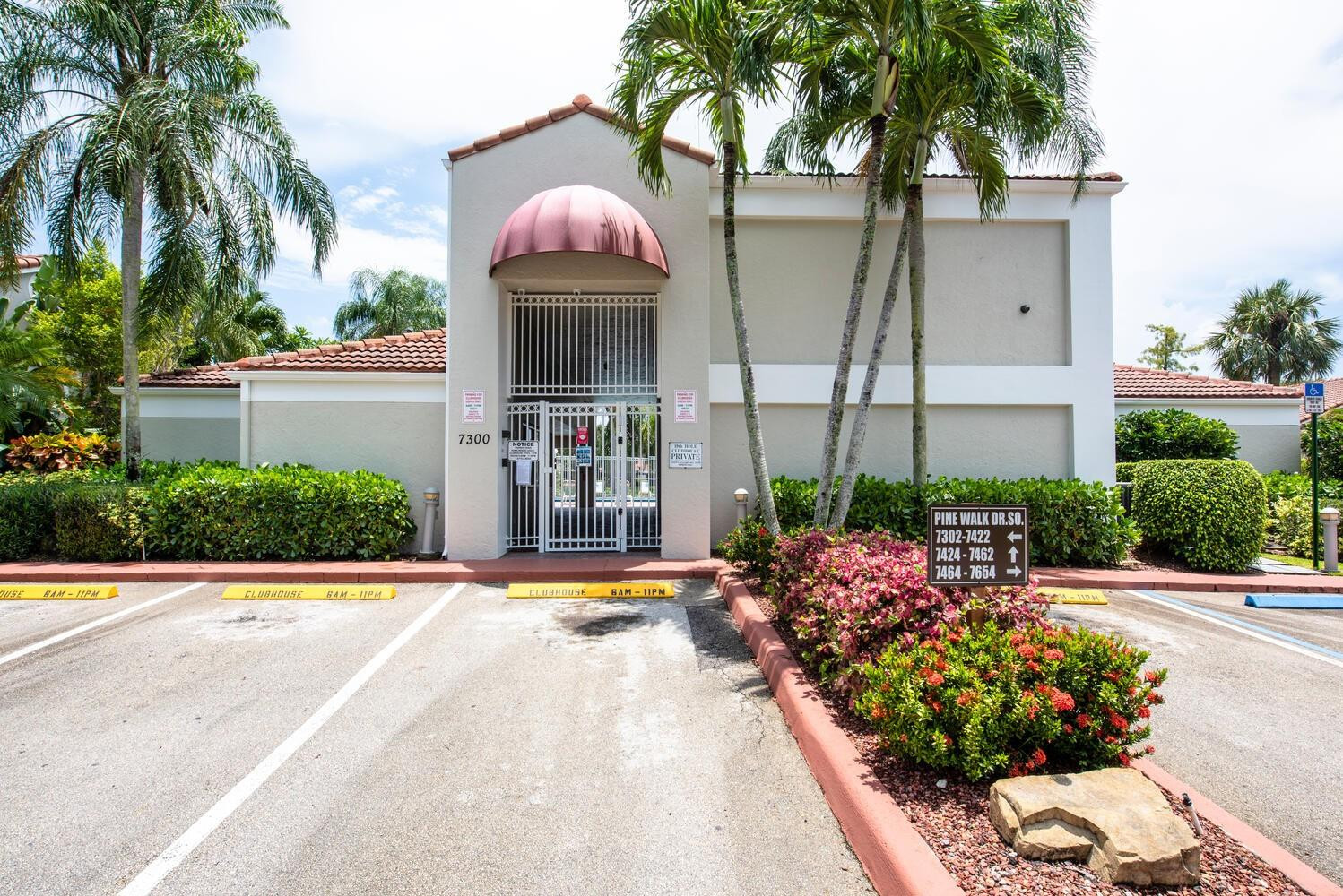7558 S Pinewalk Drive 7558