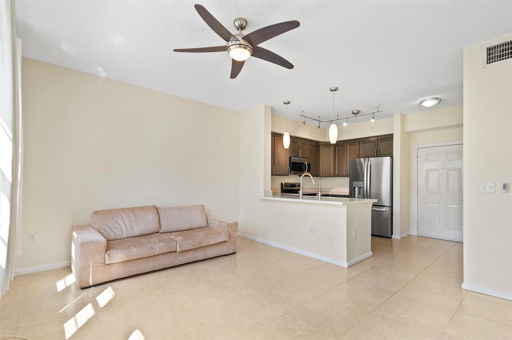 533 NE 3rd Avenue 538