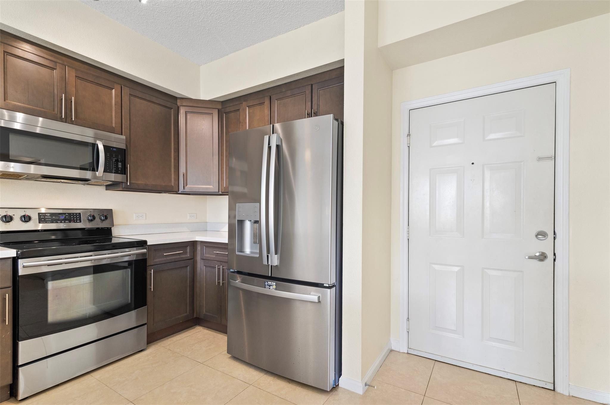 533 NE 3rd Avenue 538
