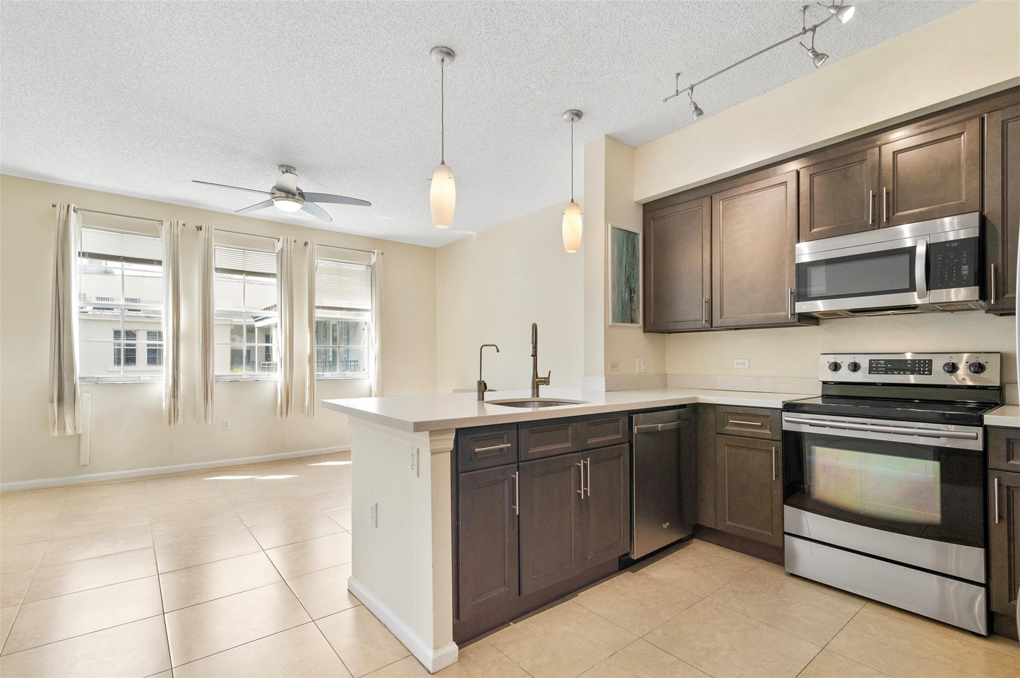 533 NE 3rd Avenue 538