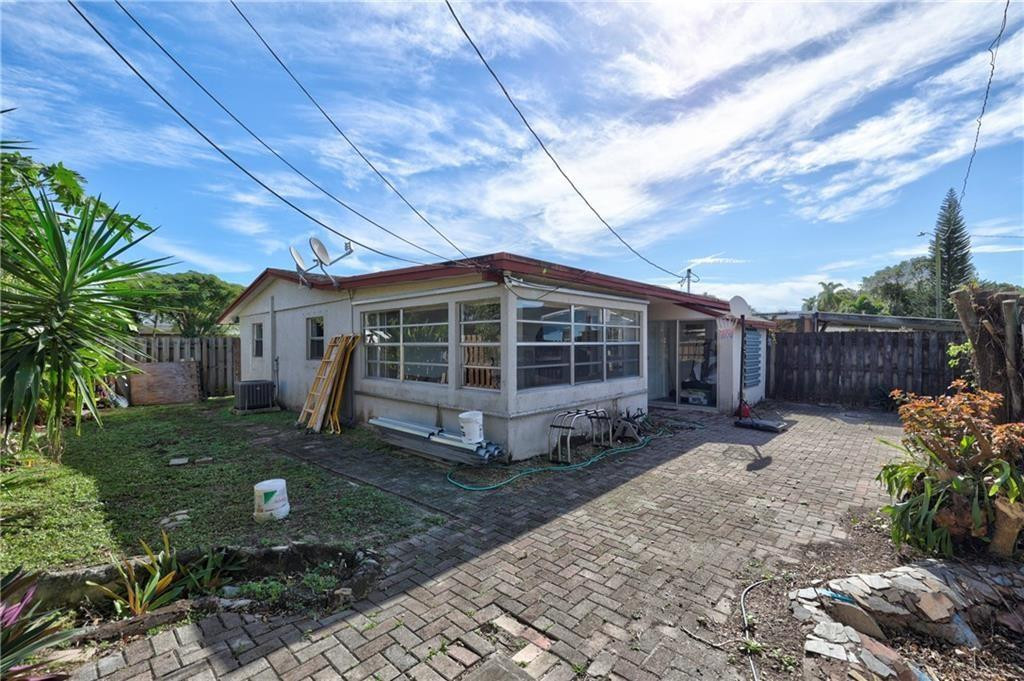6267 SW 20th Street