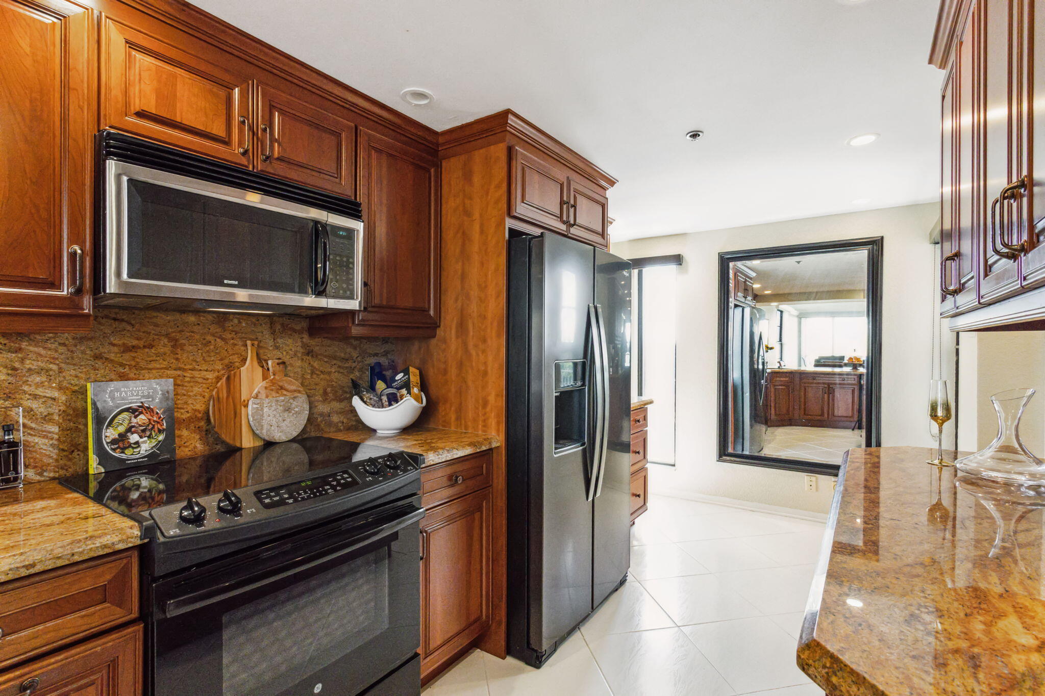 21 Royal Palm Way 606