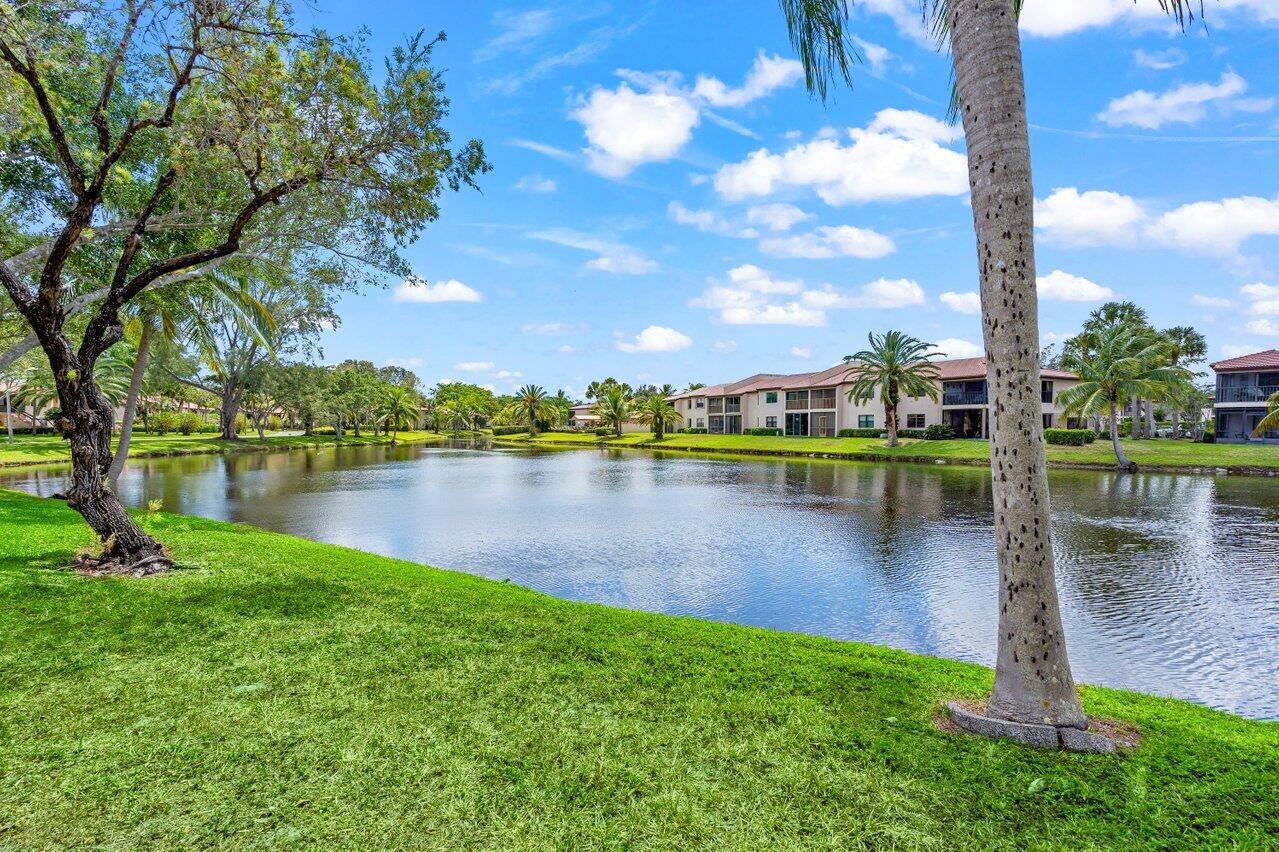 9261 Vista Del Lago H