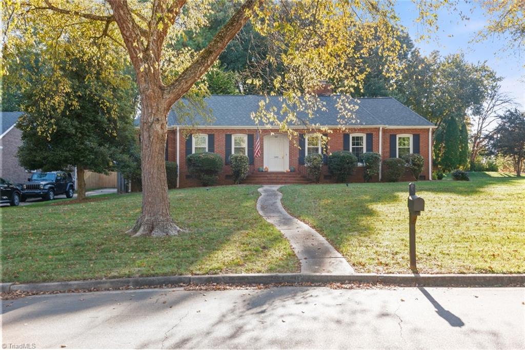 1201 Red Oak Lane