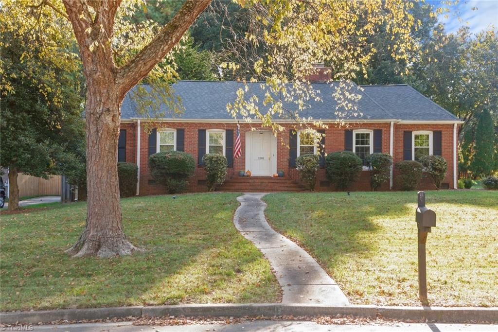 1201 Red Oak Lane