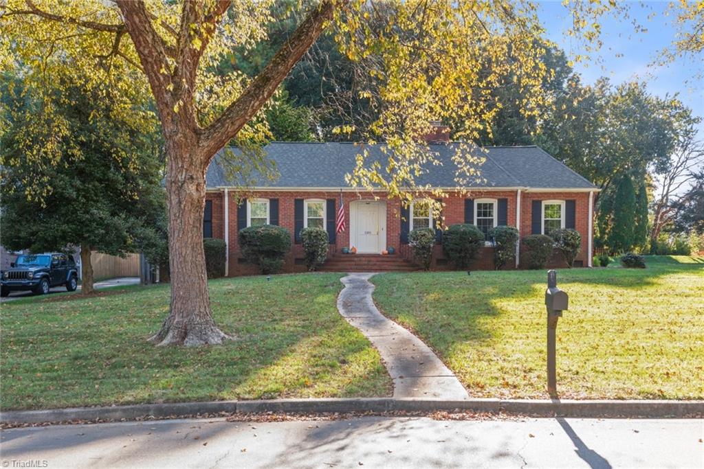 1201 Red Oak Lane