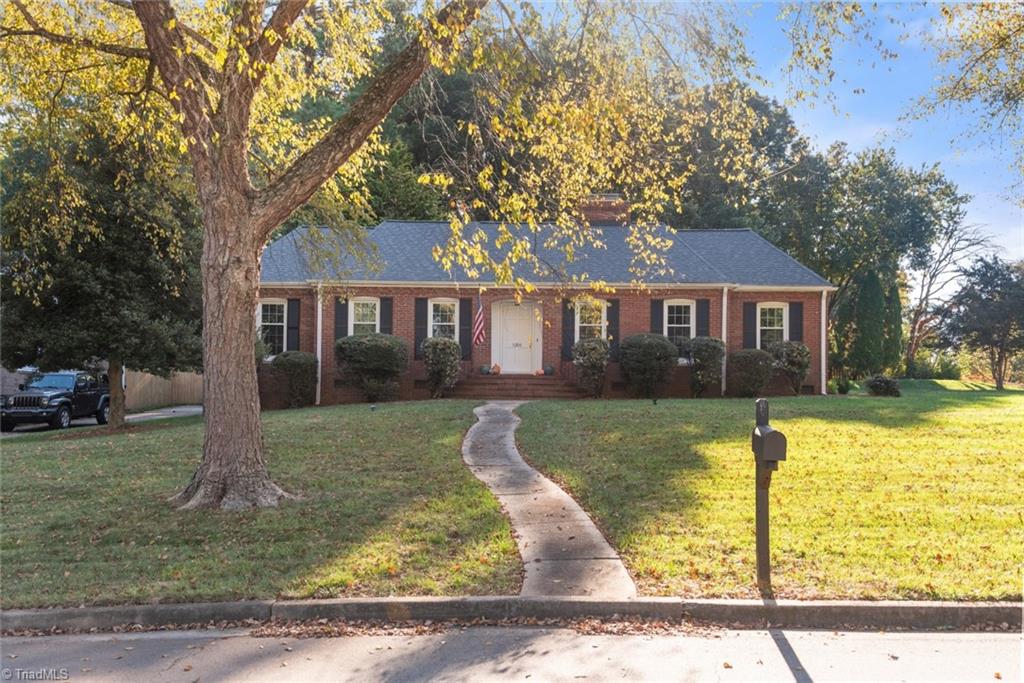 1201 Red Oak Lane